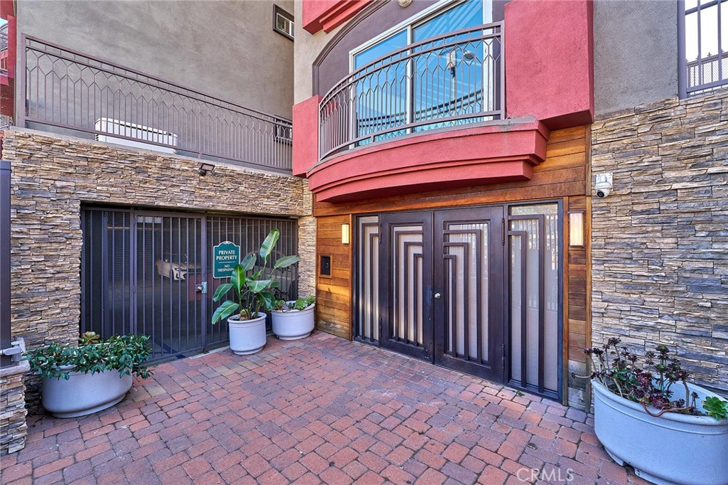 11124 Burbank Boulevard 105