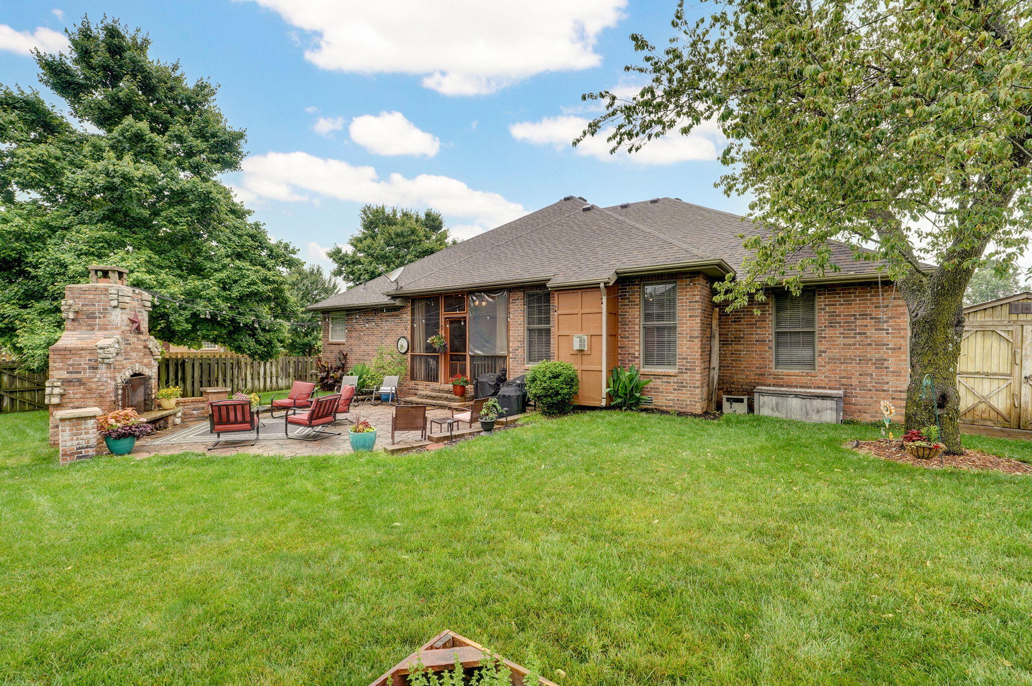 3806 W Vincent Drive