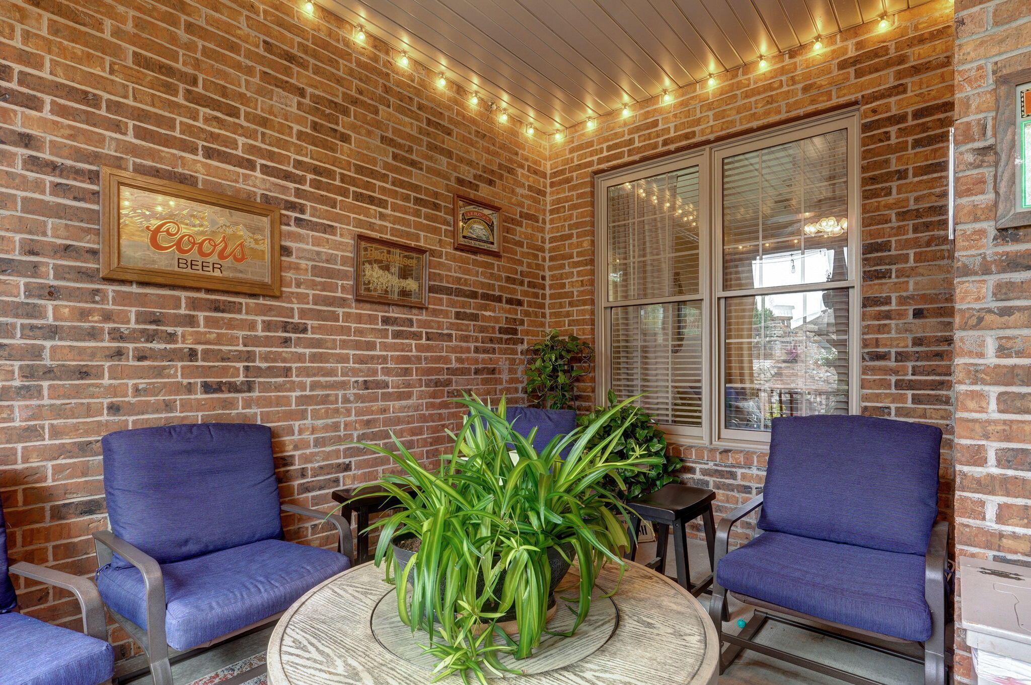 3806 W Vincent Drive