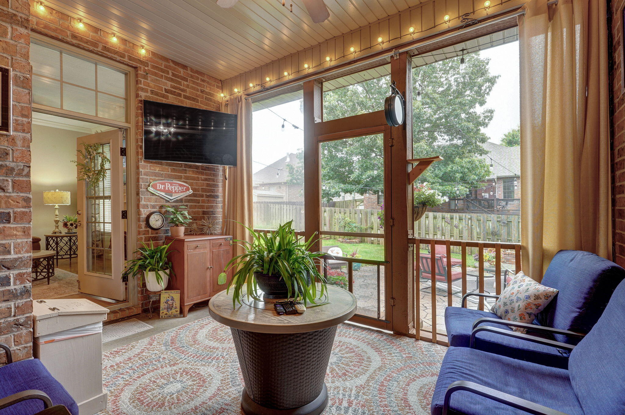 3806 W Vincent Drive