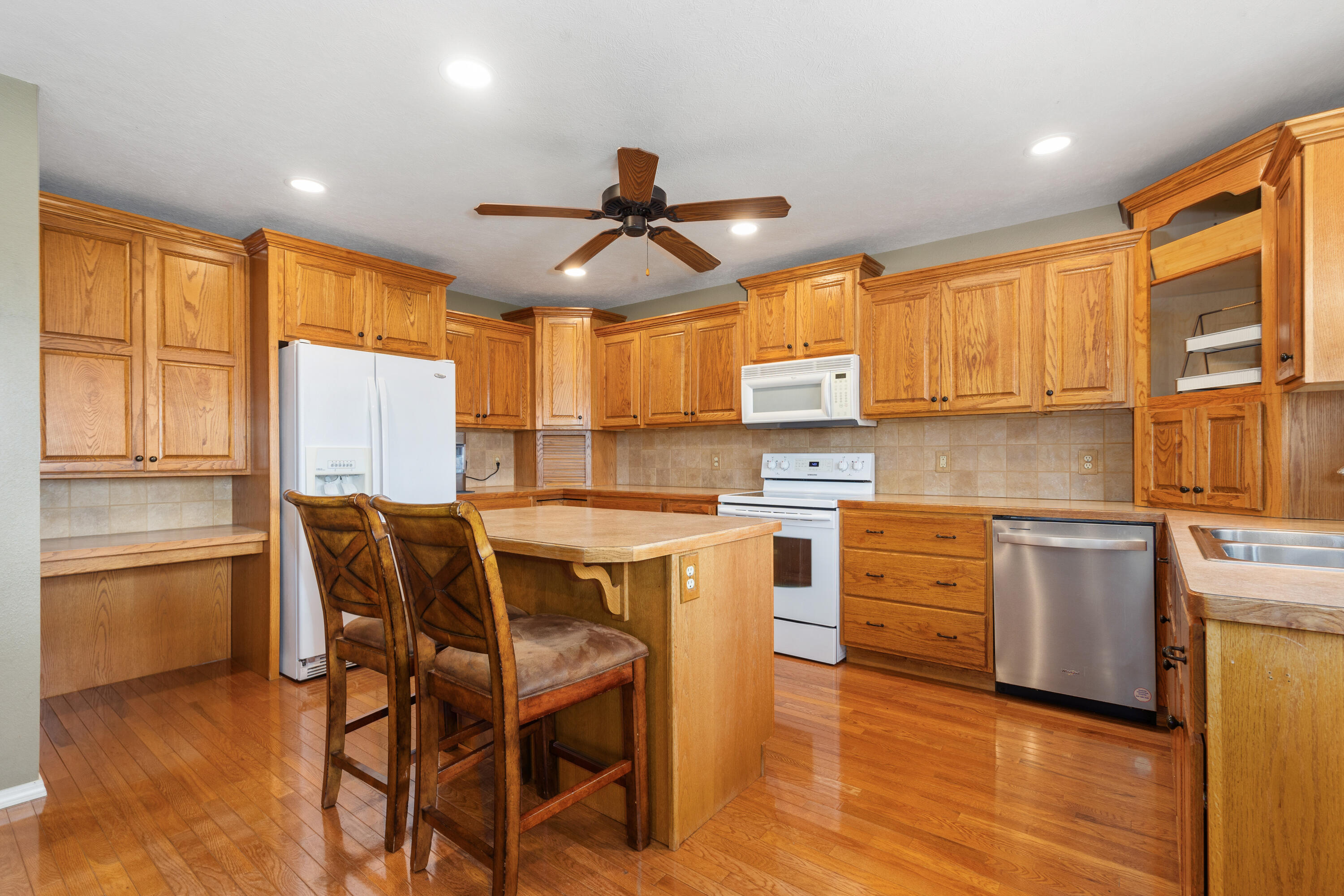 12048 N Farm Rd 93