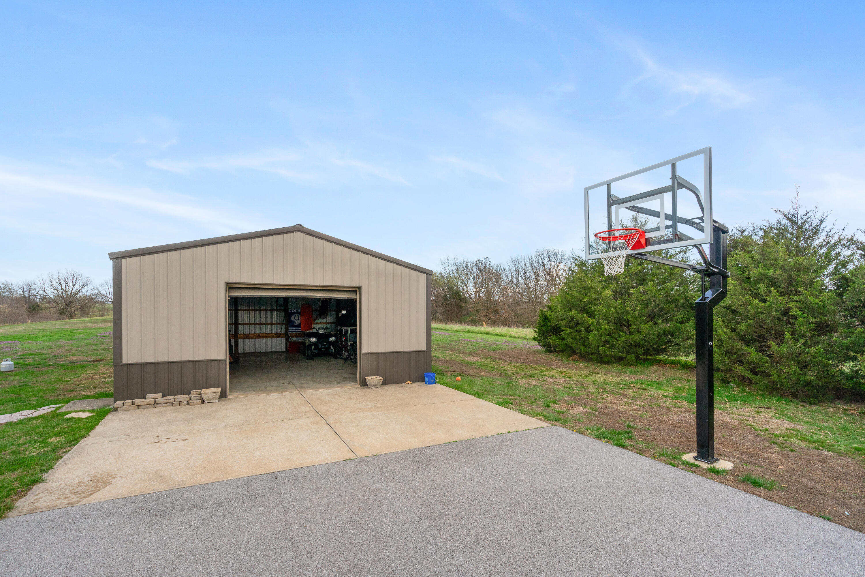 12048 N Farm Rd 93