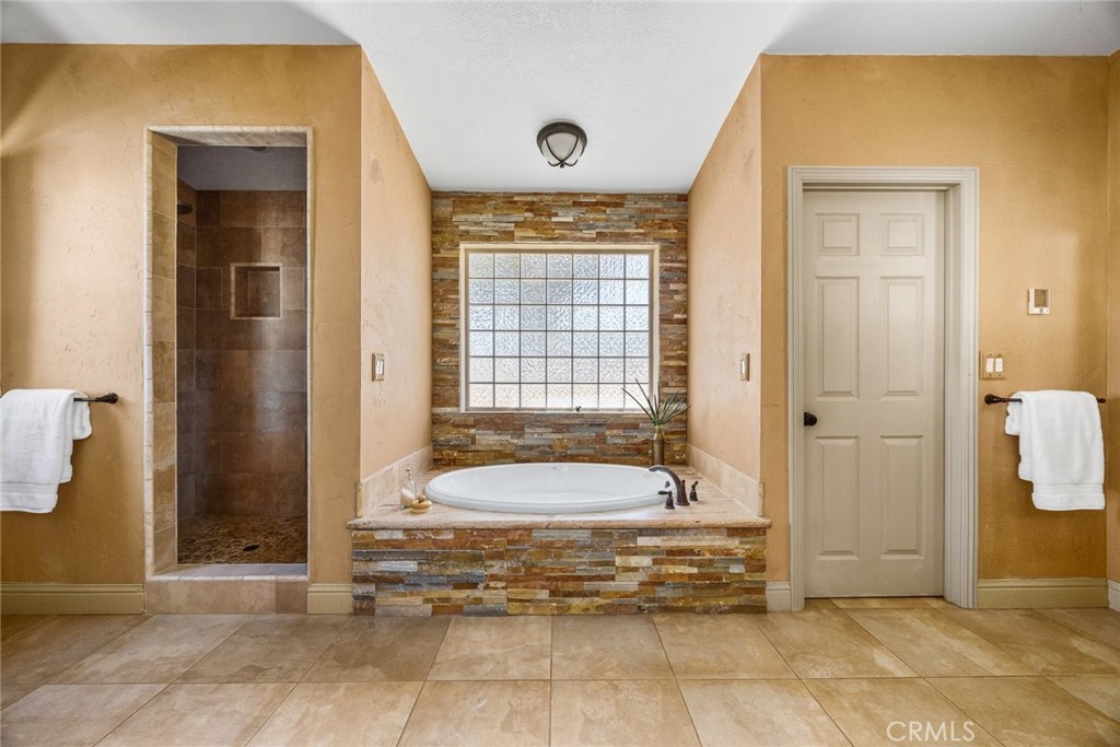 5955 Whispering Oak