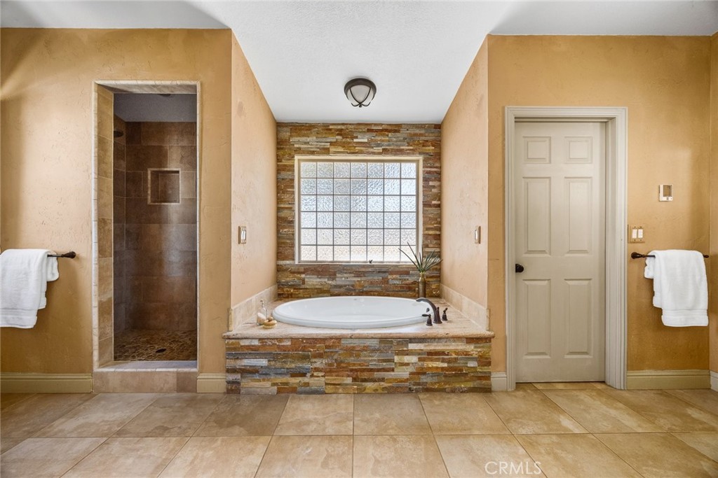 5955 Whispering Oak