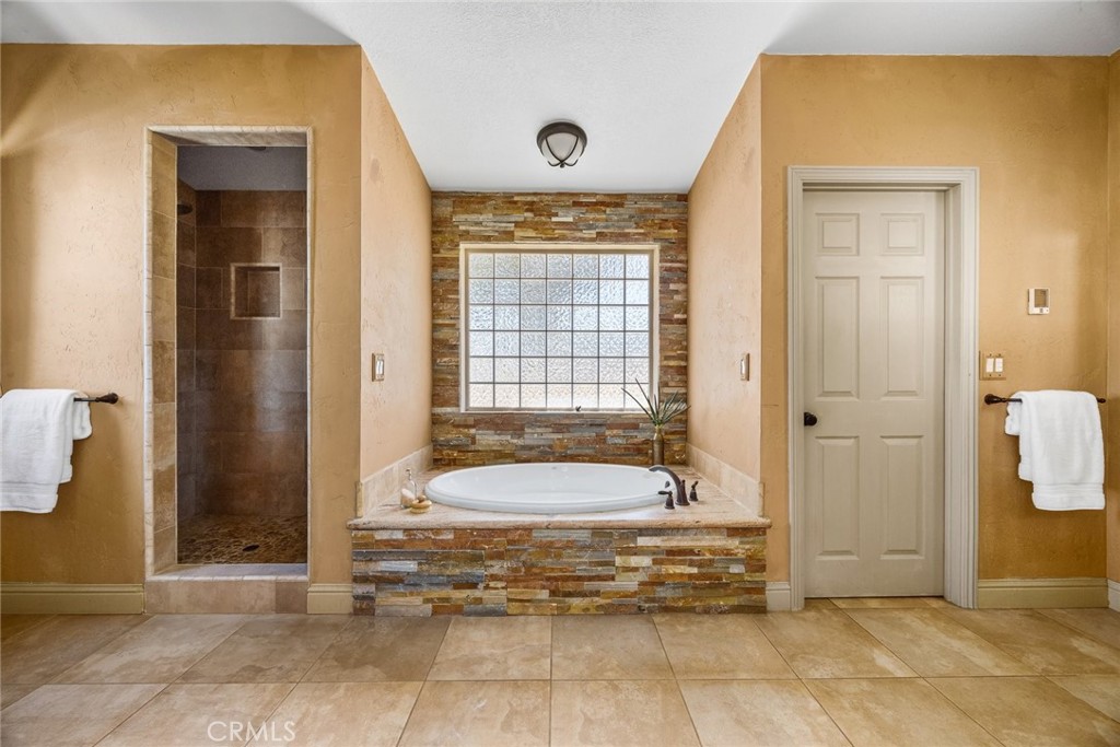 5955 Whispering Oak