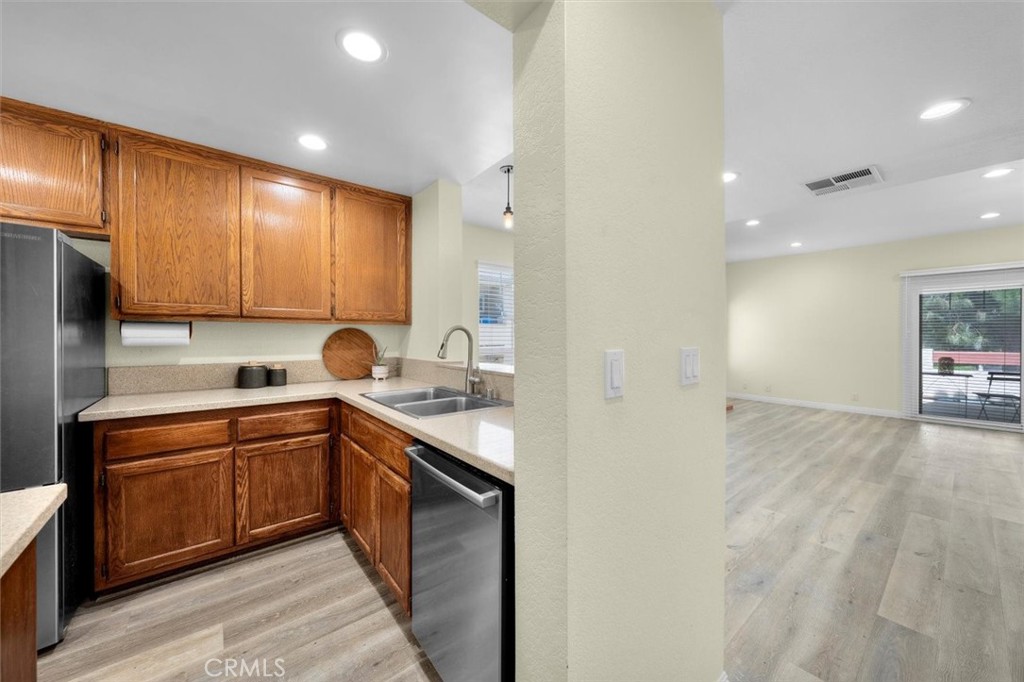2740 Gramercy Avenue 14