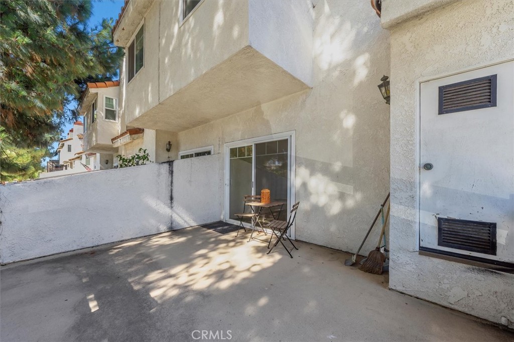 2740 Gramercy Avenue 14