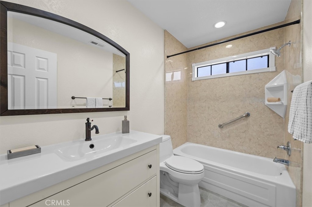 2740 Gramercy Avenue 14