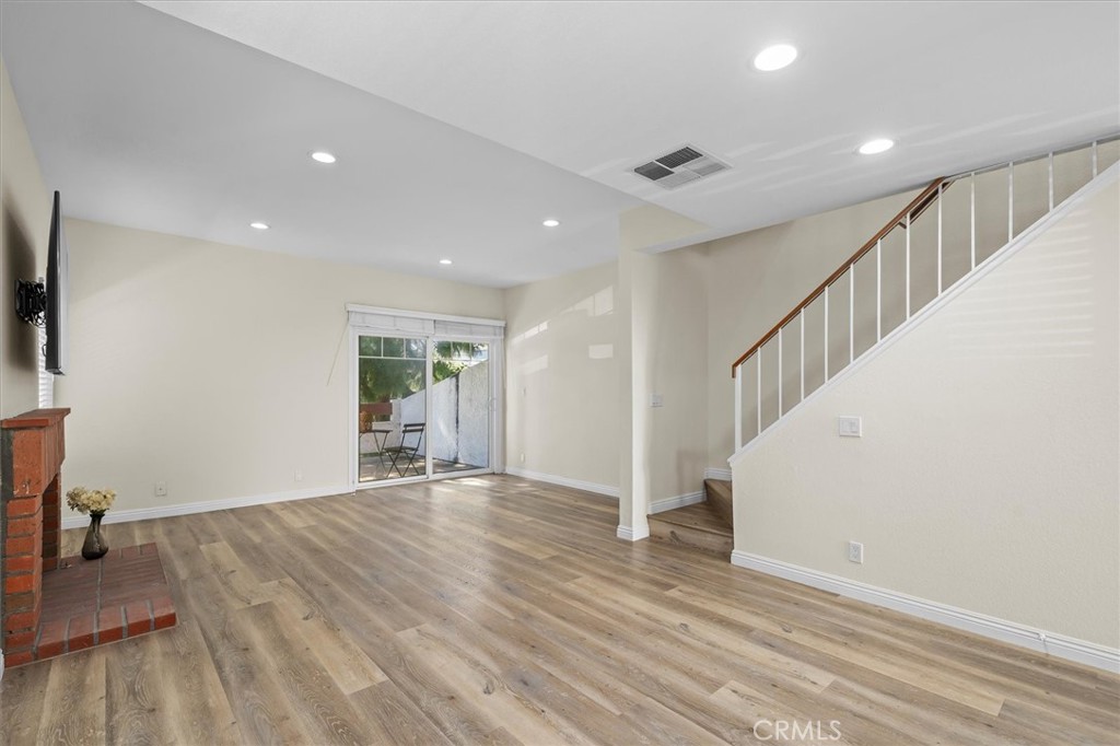 2740 Gramercy Avenue 14