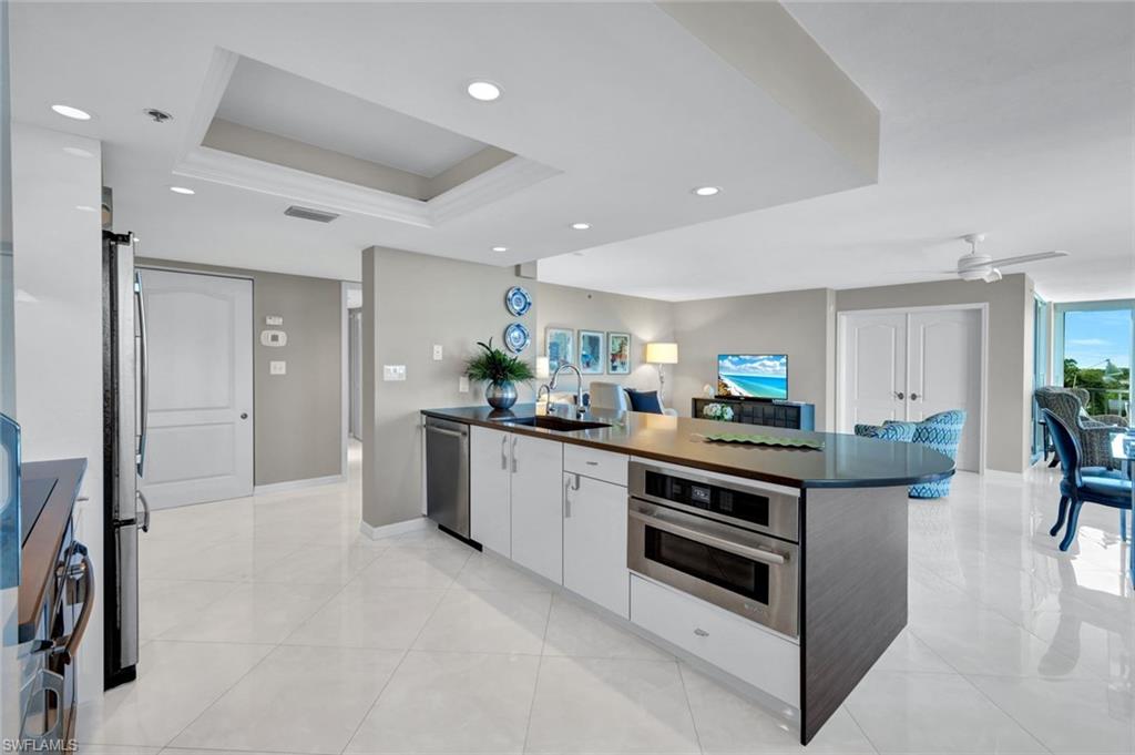 6585 NICHOLAS BLVD 404