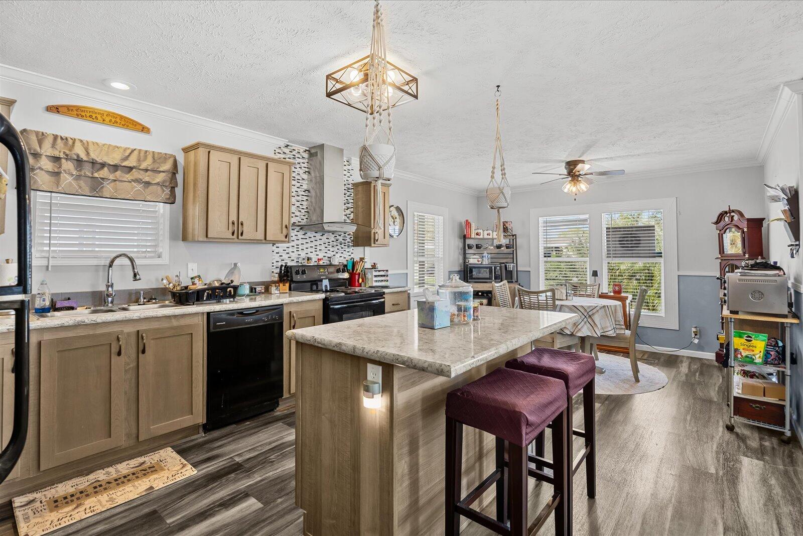 82 Sandhill Boulevard