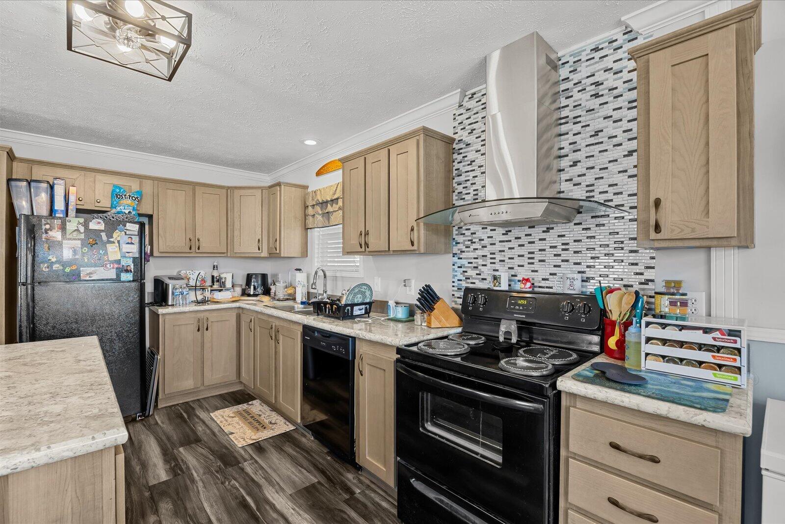 82 Sandhill Boulevard