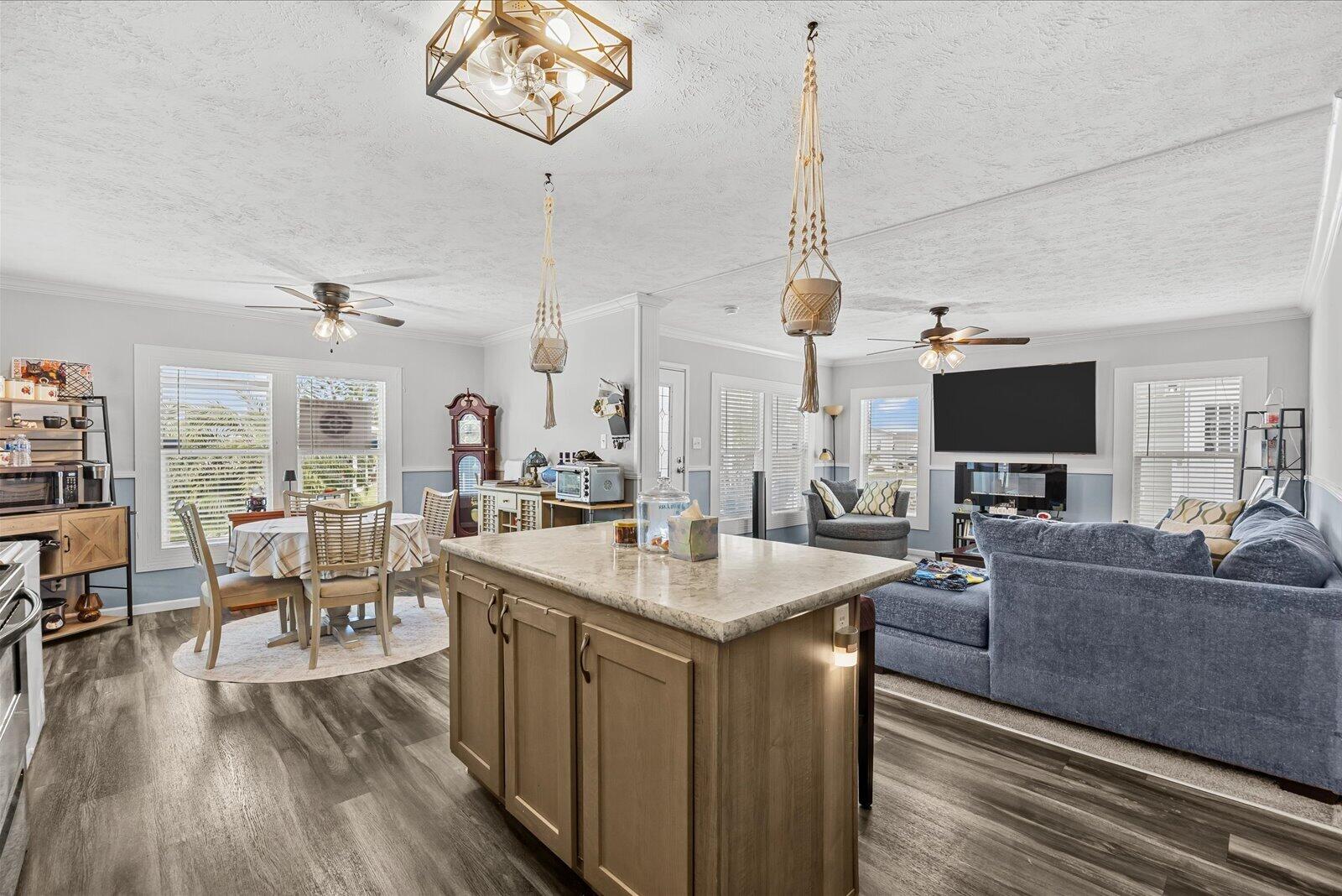 82 Sandhill Boulevard