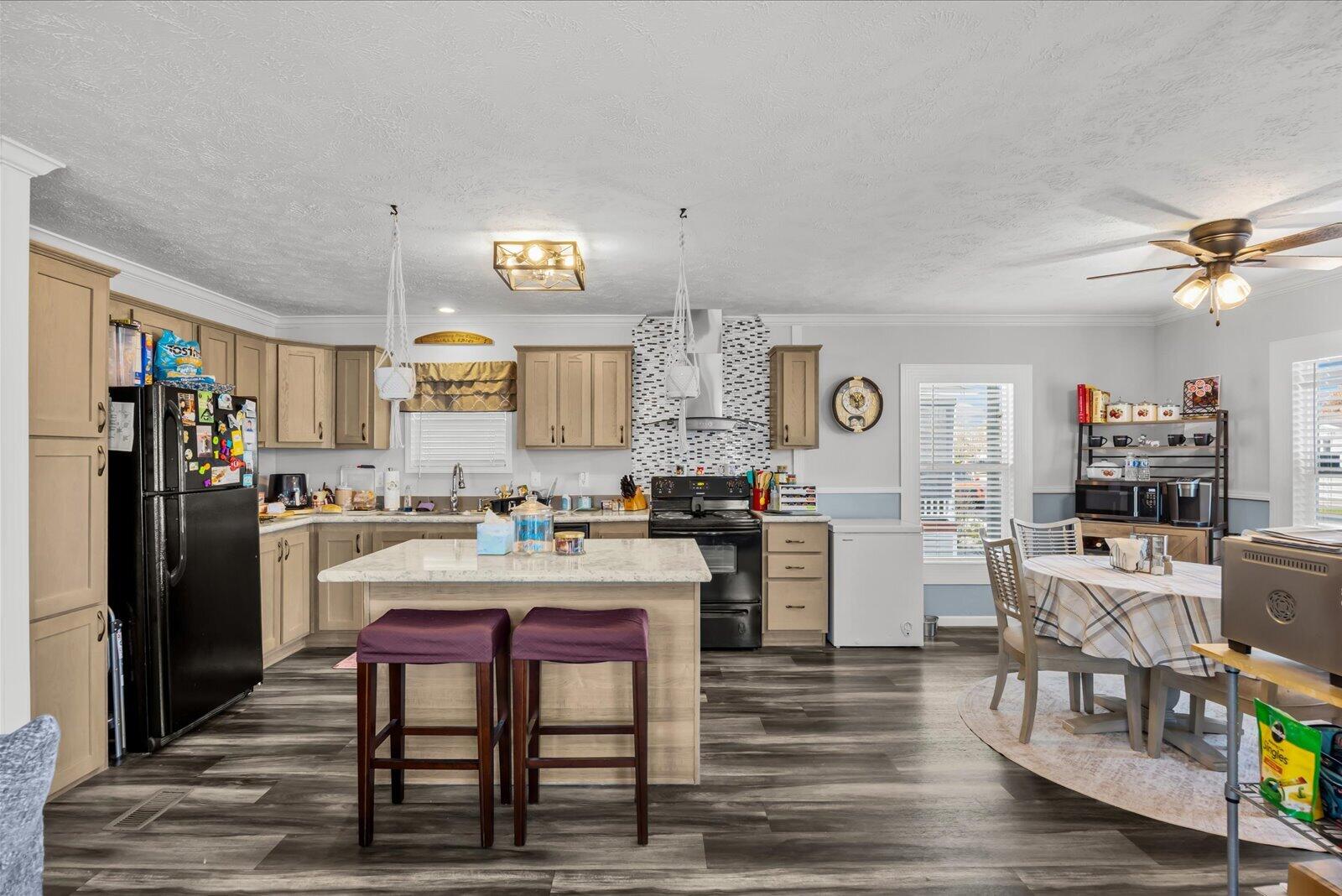 82 Sandhill Boulevard