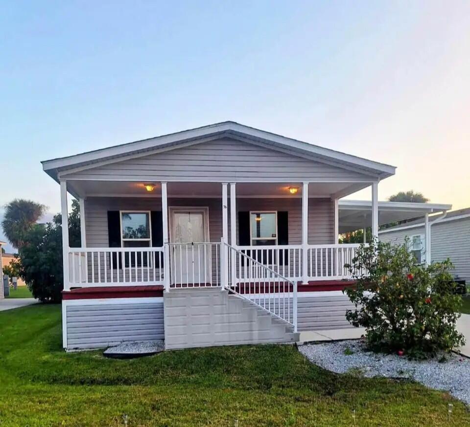 76 Sandhill Boulevard