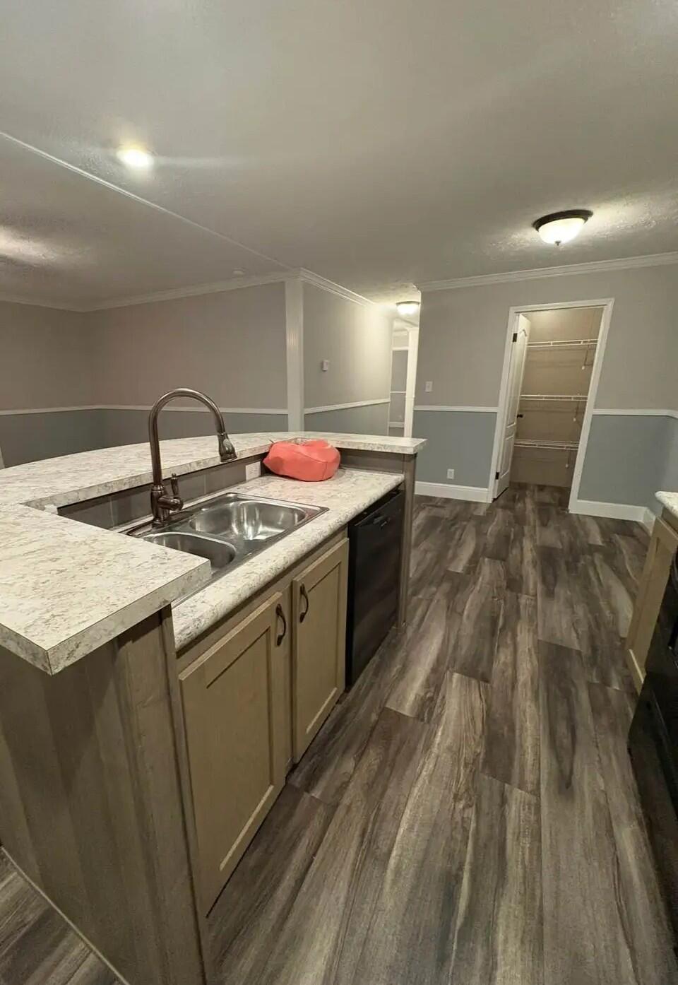 76 Sandhill Boulevard
