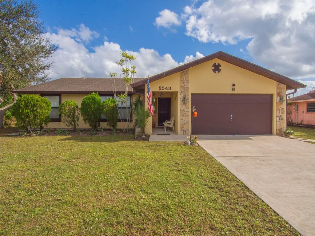 2543 SE Price Court, Port St. Lucie