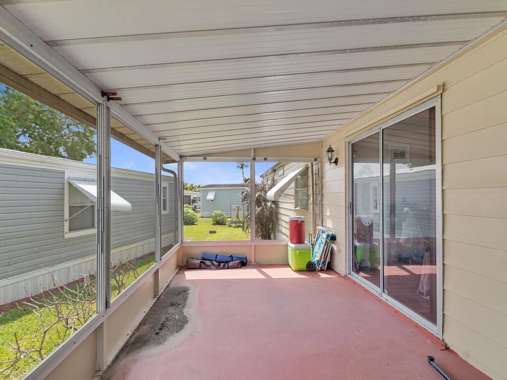 225 NE Forrest Court
