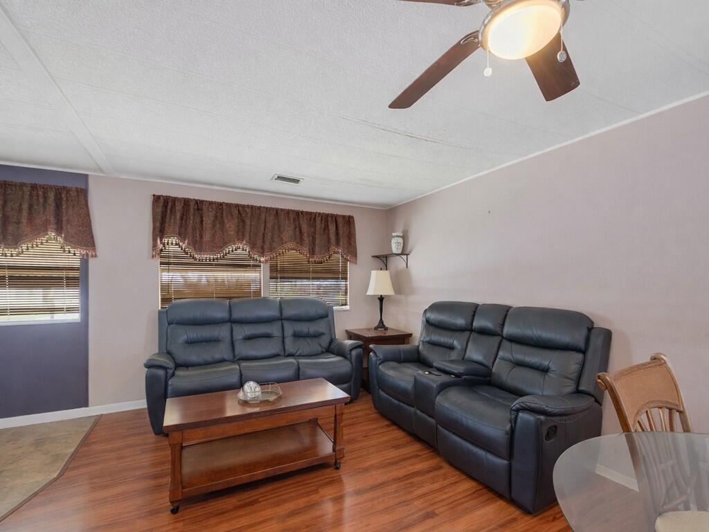 225 NE Forrest Court