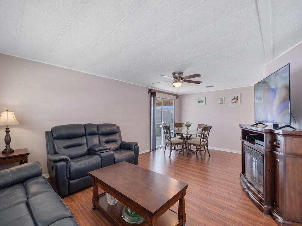 225 NE Forrest Court