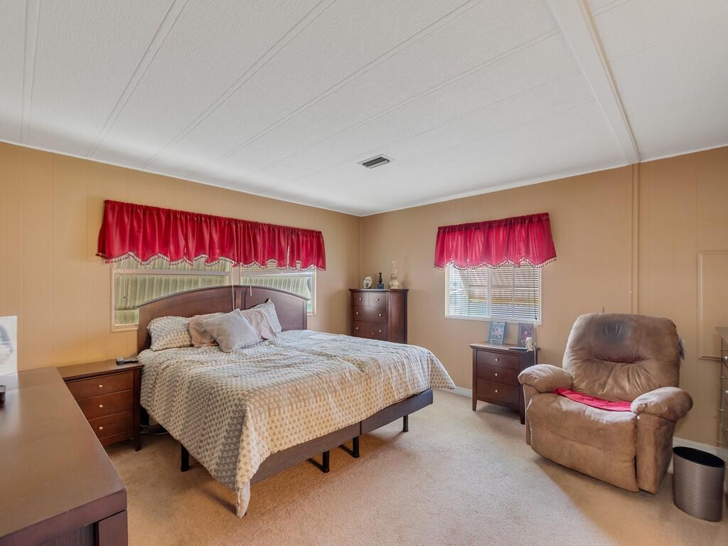 225 NE Forrest Court