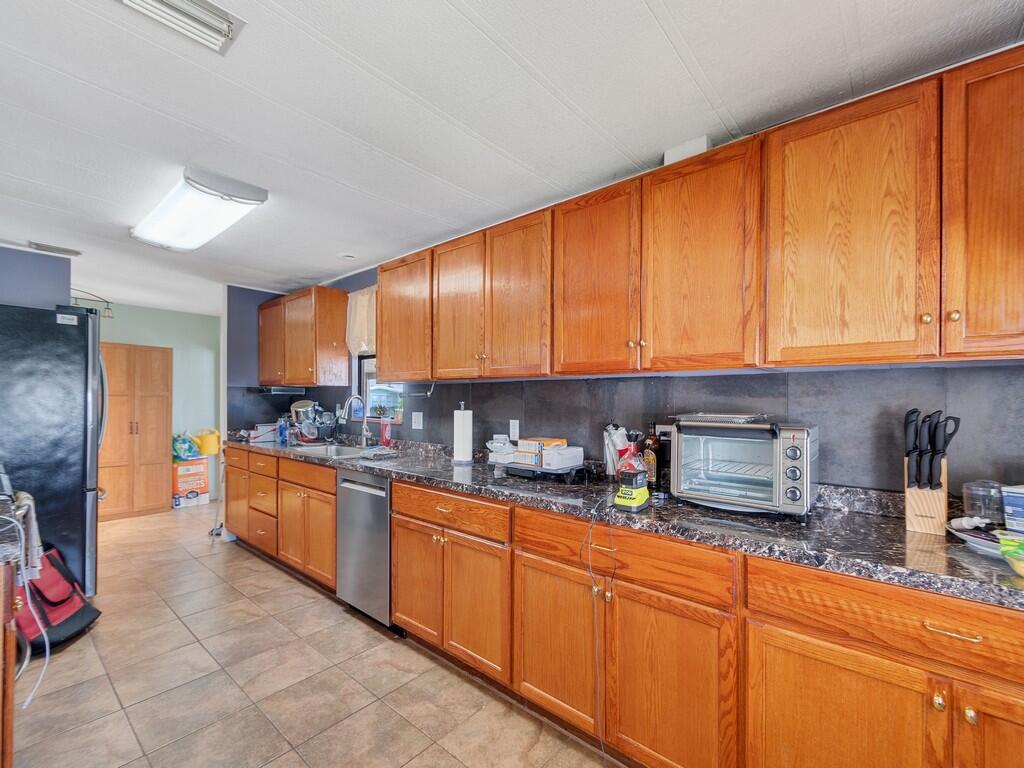 225 NE Forrest Court