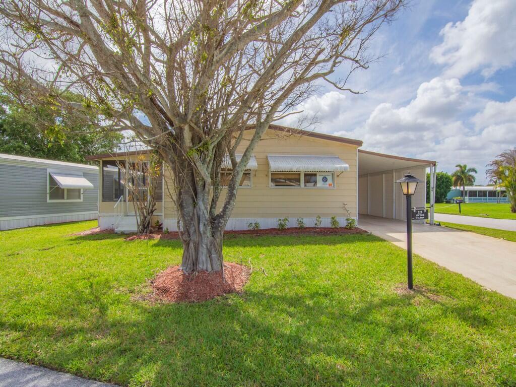 225 NE Forrest Court