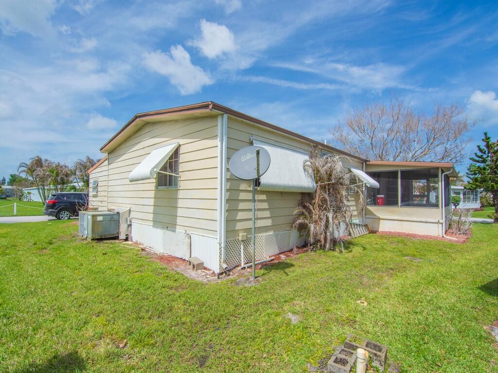 225 NE Forrest Court