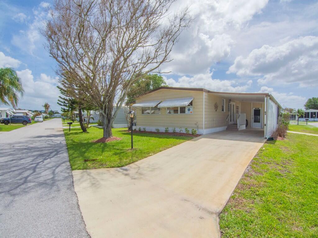 225 NE Forrest Court