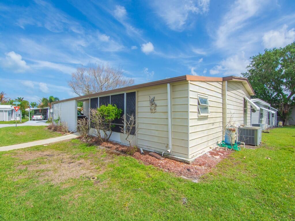 225 NE Forrest Court