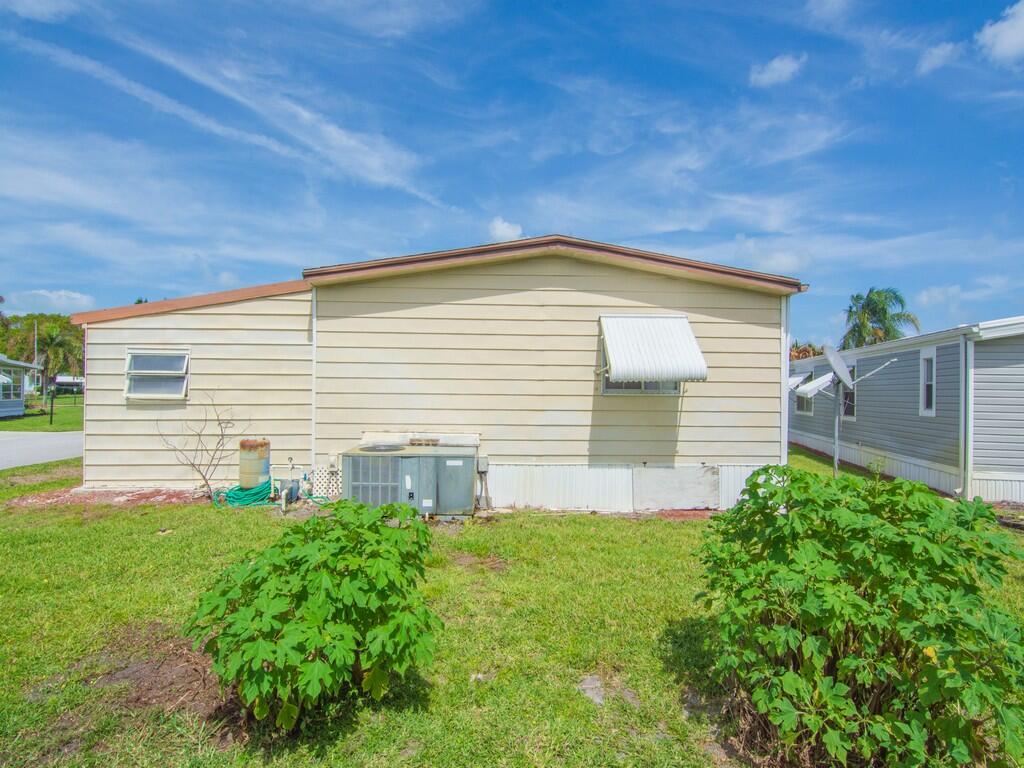 225 NE Forrest Court