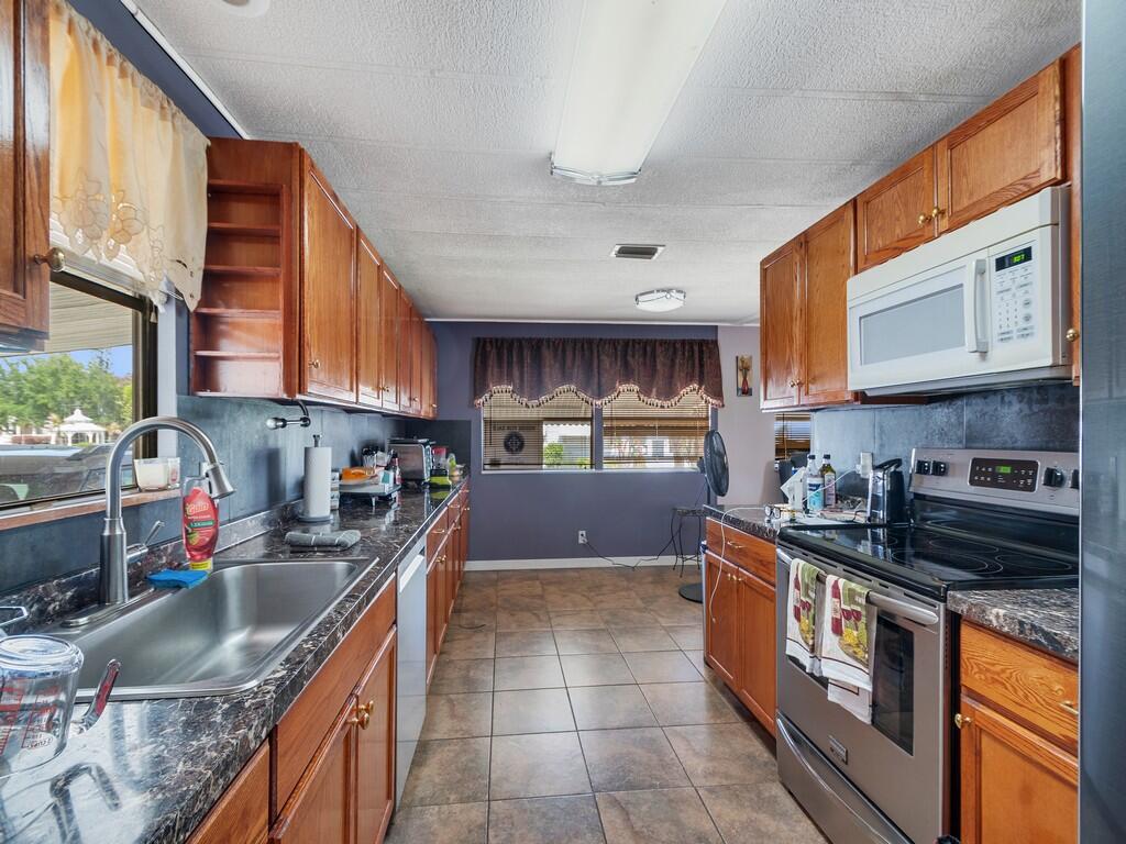 225 NE Forrest Court