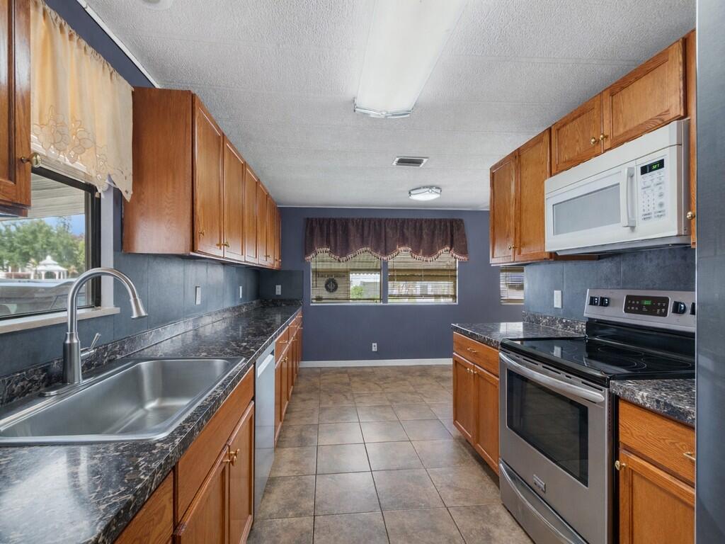 225 NE Forrest Court