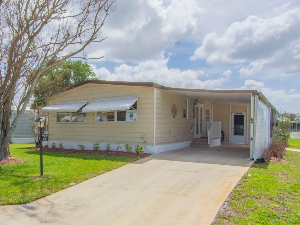 225 NE Forrest Court
