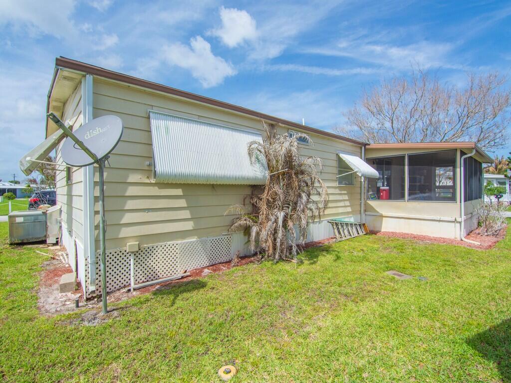 225 NE Forrest Court