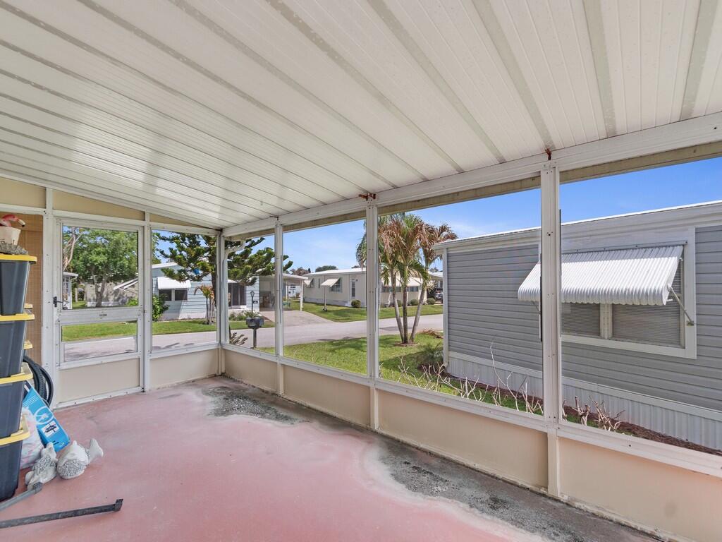 225 NE Forrest Court