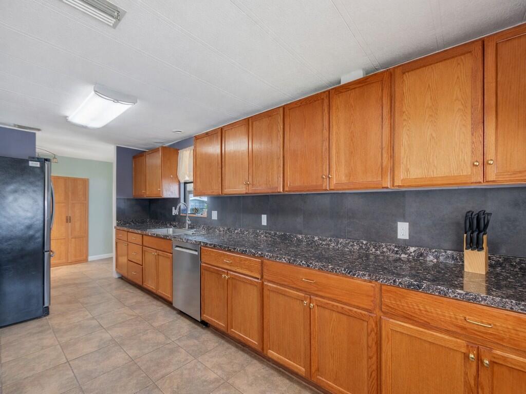 225 NE Forrest Court