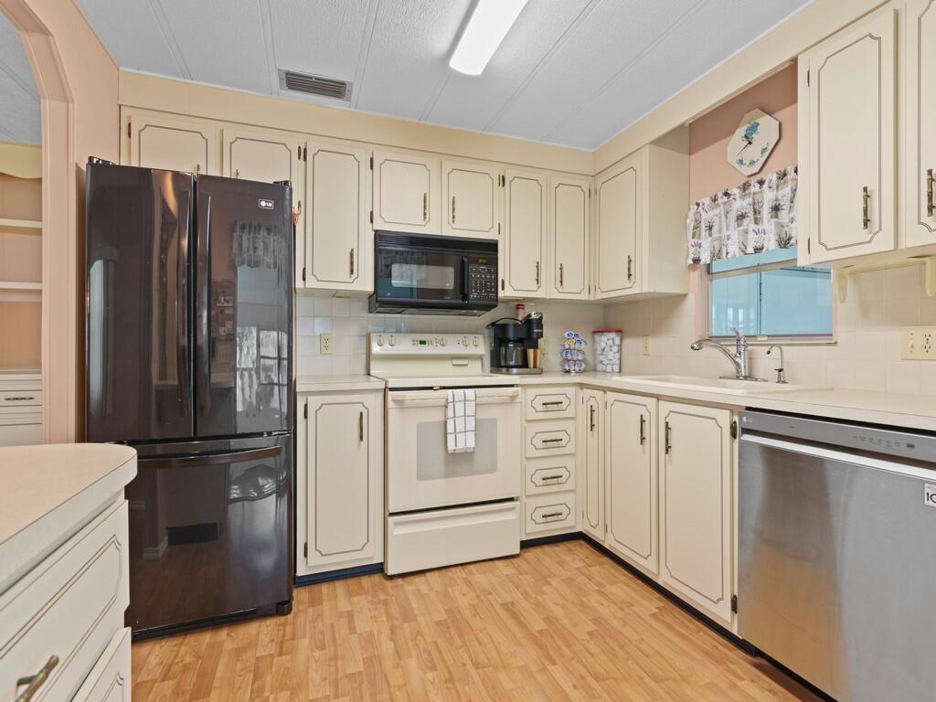 264 NE Cameo Way