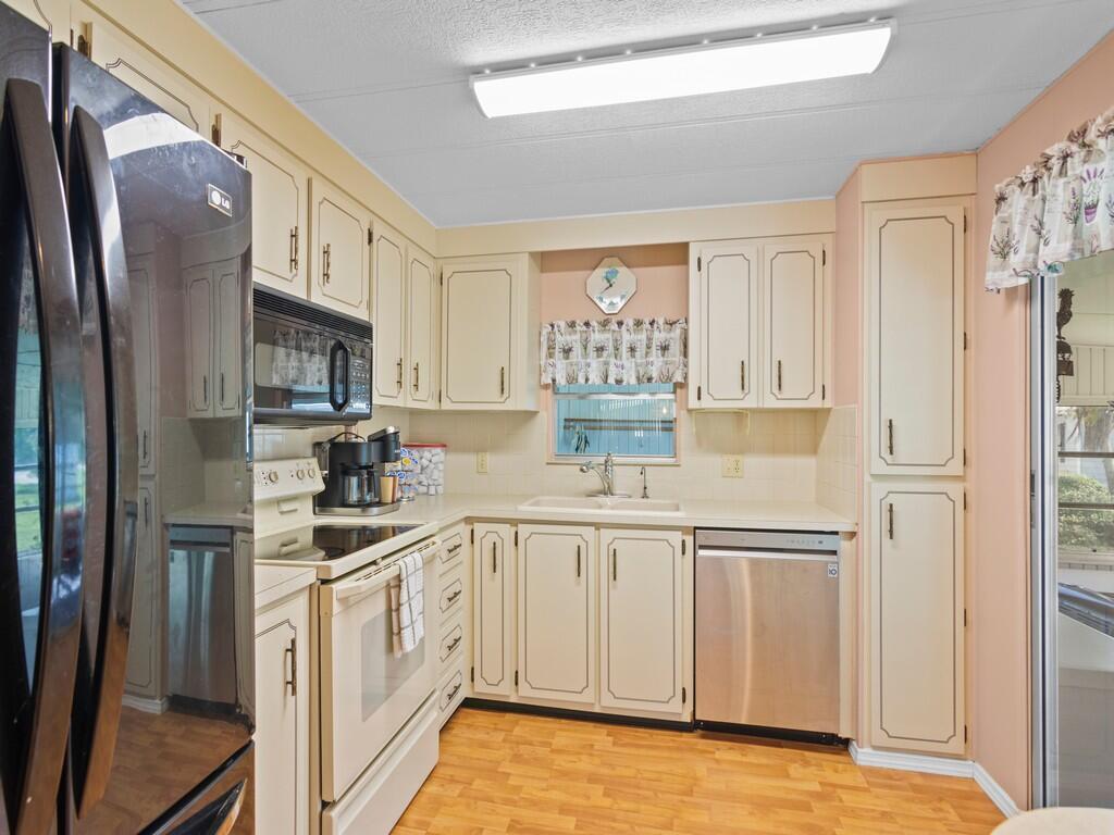 264 NE Cameo Way