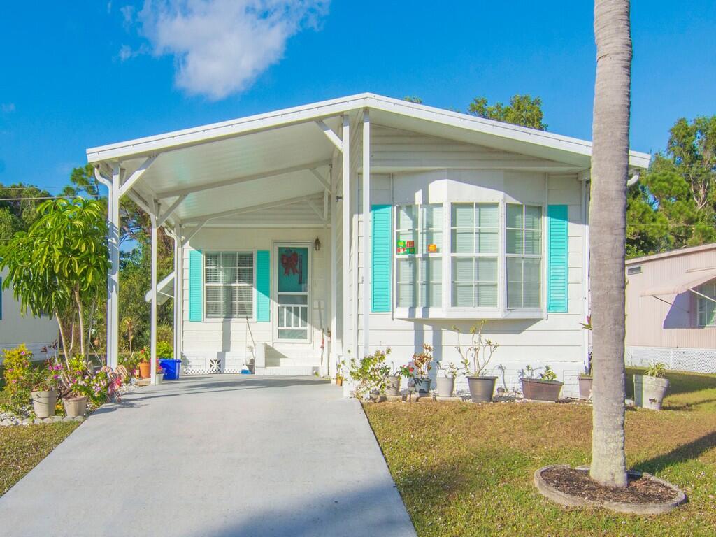 8 Novedades, Port St. Lucie