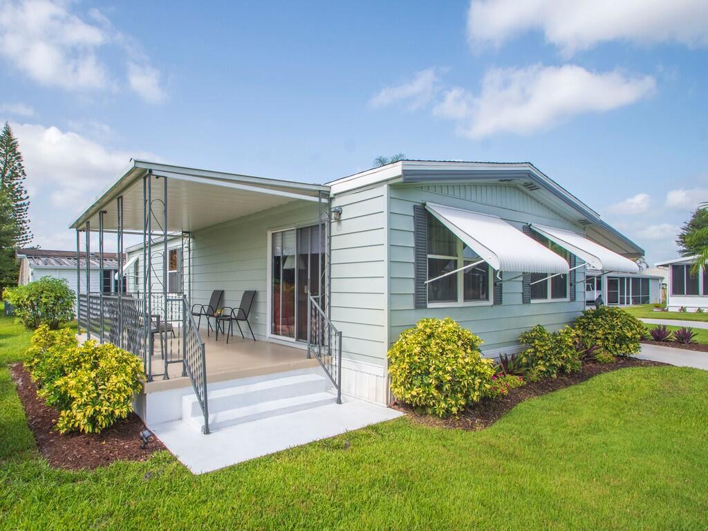 174 NE Emerald Drive