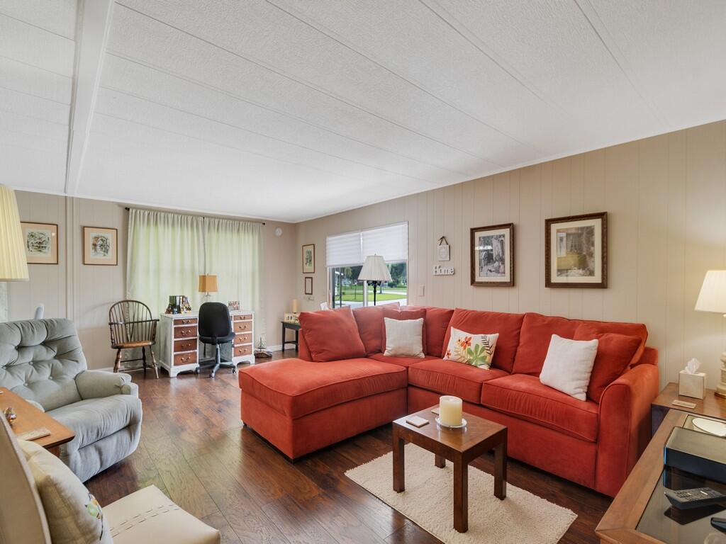174 NE Emerald Drive