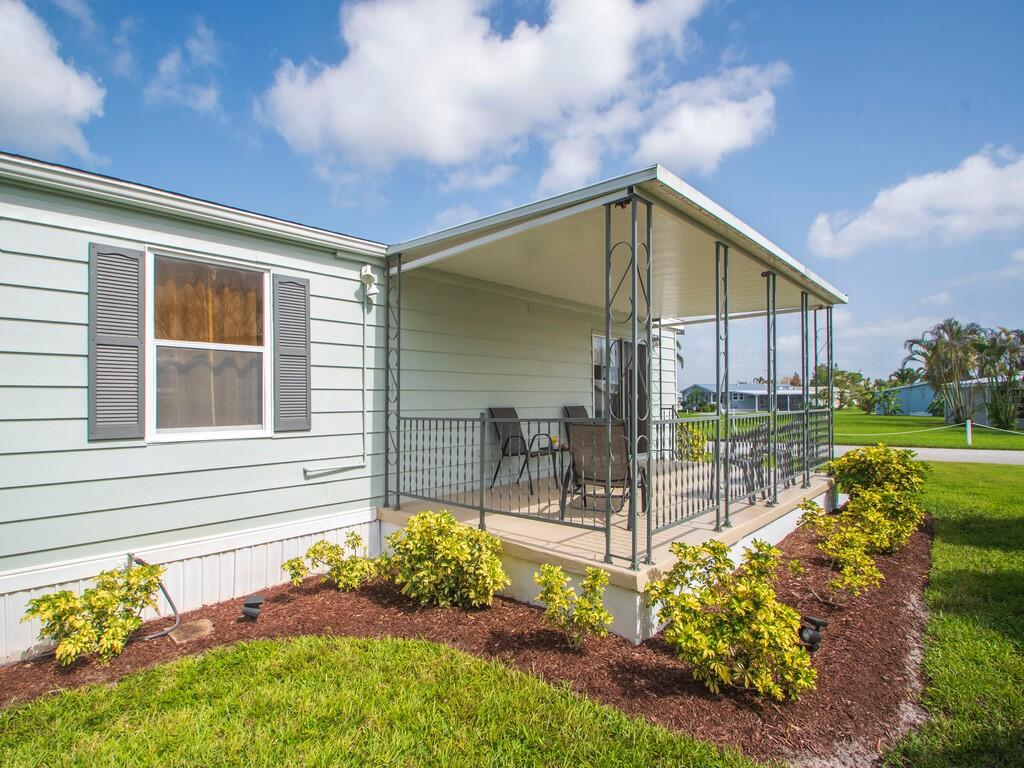 174 NE Emerald Drive