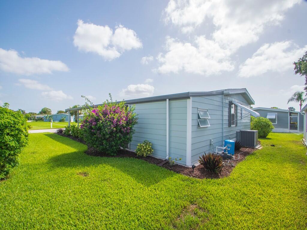 174 NE Emerald Drive