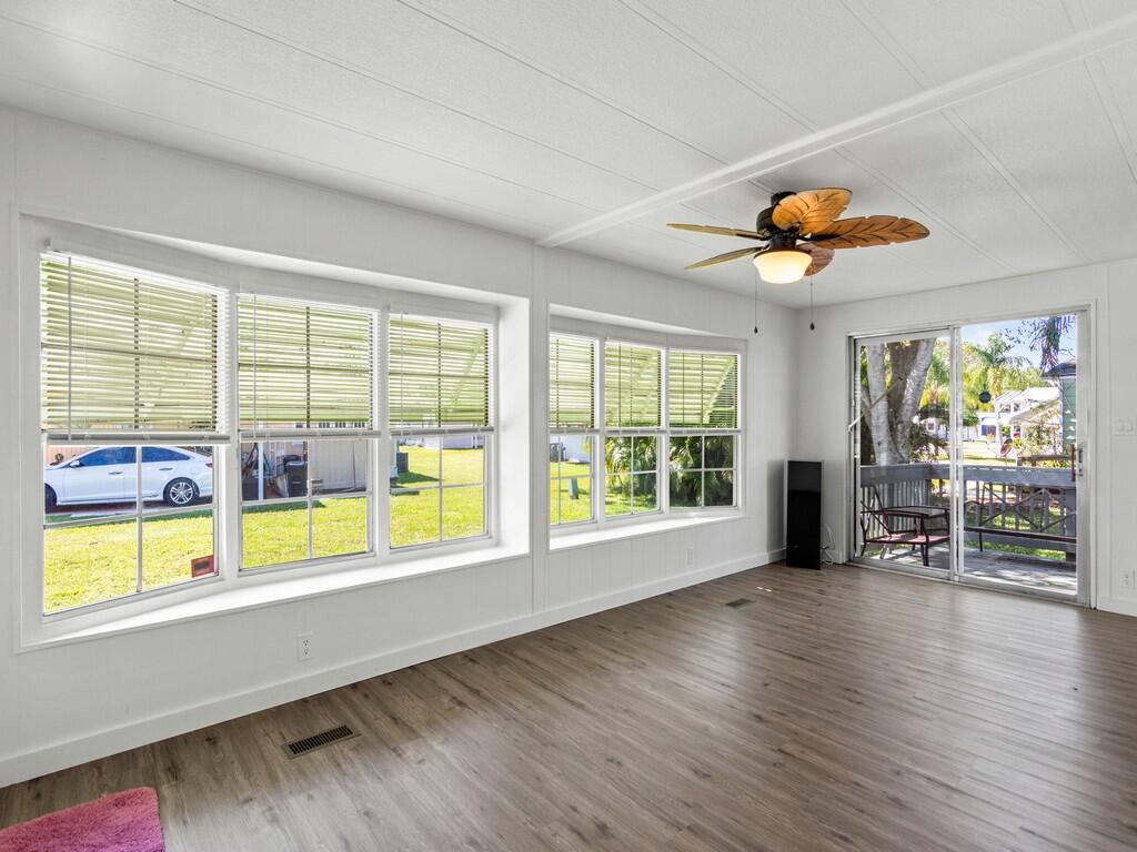 11 El Segundo, Port St. Lucie