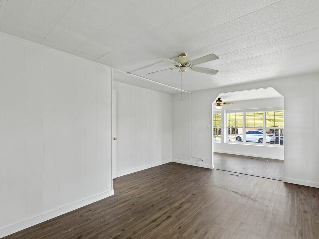 11 El Segundo, Port St. Lucie