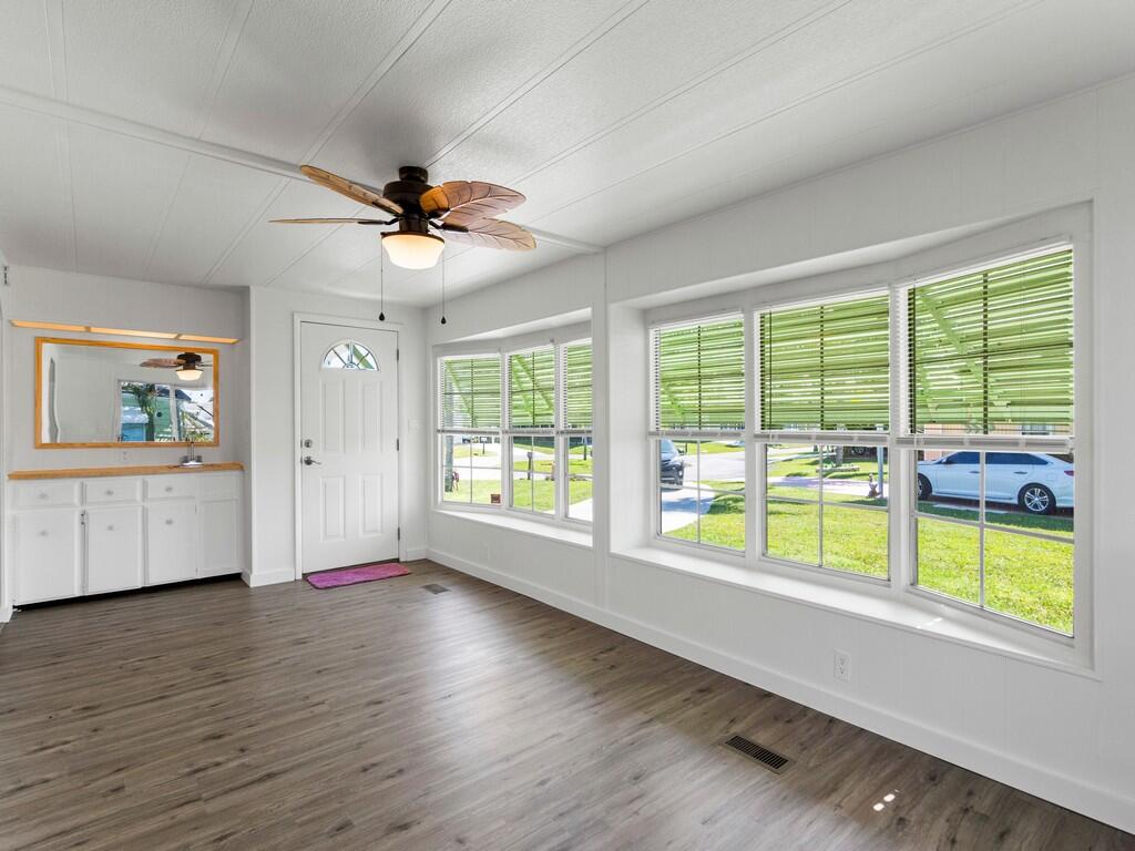 11 El Segundo, Port St. Lucie