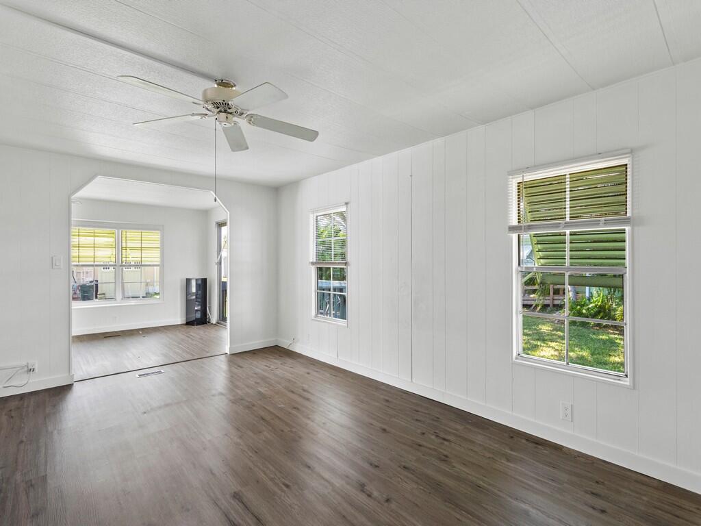 11 El Segundo, Port St. Lucie