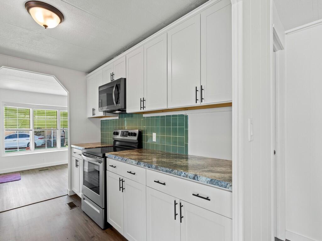 11 El Segundo, Port St. Lucie