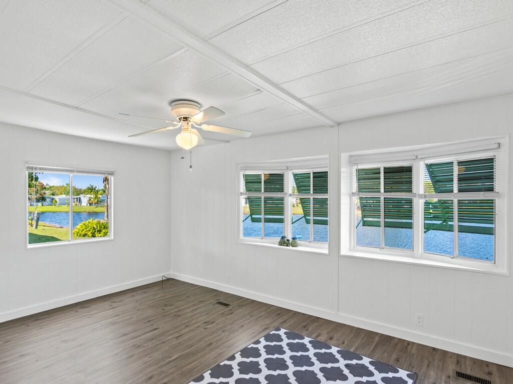 11 El Segundo, Port St. Lucie